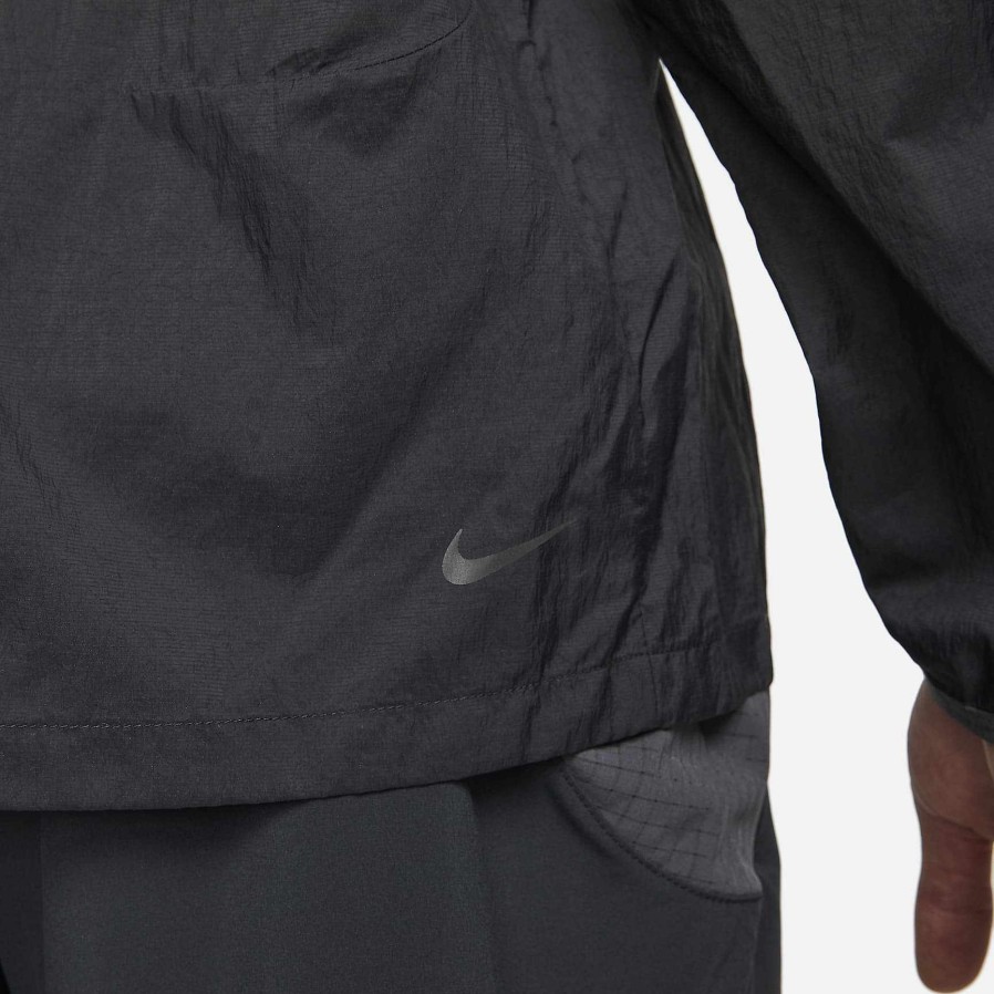 Men Nike Outerwear & Jackets | Nike Trail Aireez