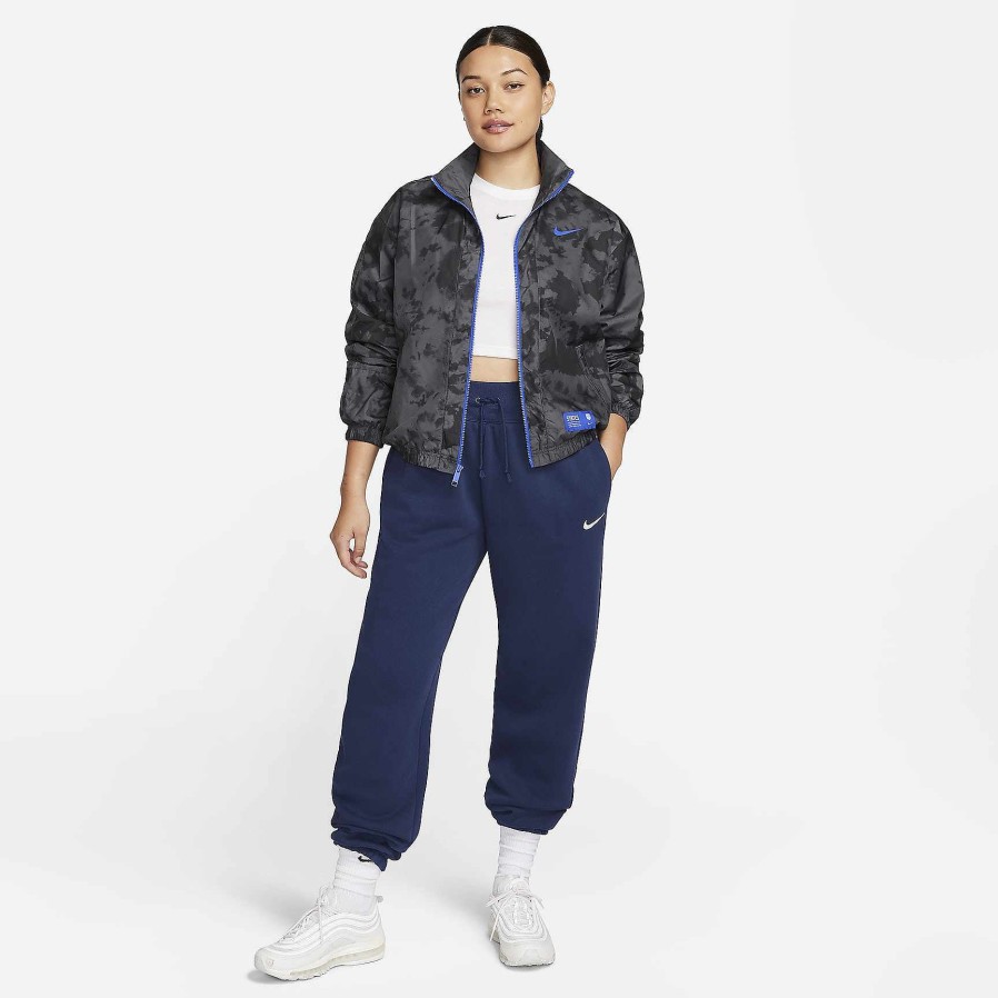 Women Nike Outerwear & Jackets | U.S. Essential