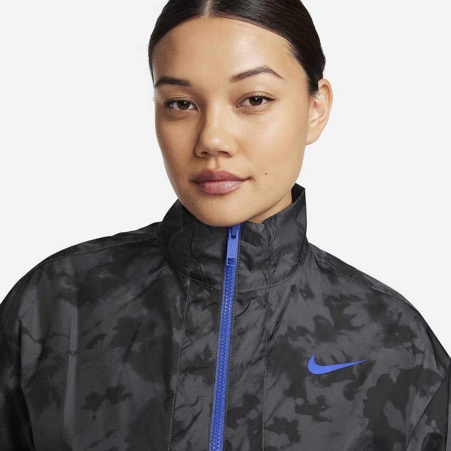 Women Nike Outerwear & Jackets | U.S. Essential