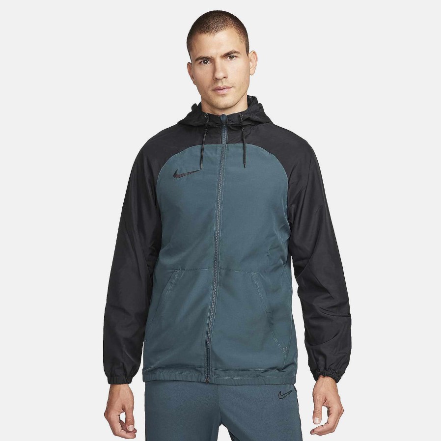 Men Nike Outerwear & Jackets | Nike Academy